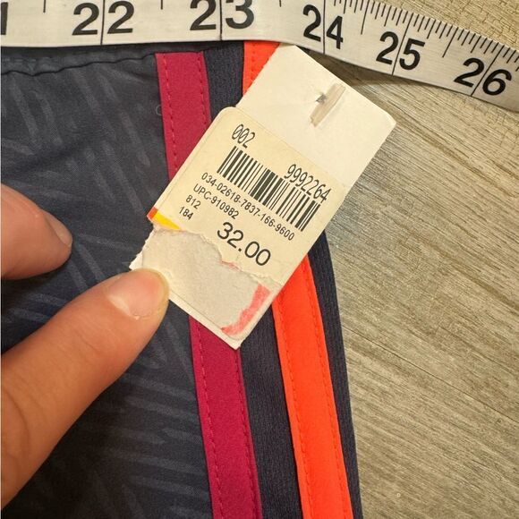 NWT women’s Adidas athletic shorts size L - Picture 7 of 9